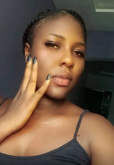 Golden from Nigeria, online for a one-on-one video chat on CallMeChat
