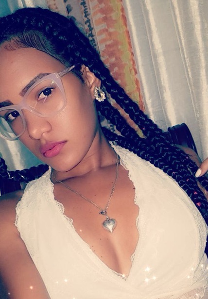 La Flaca from the Dominican Republic, online for a one-on-one video chat on CallMeChat