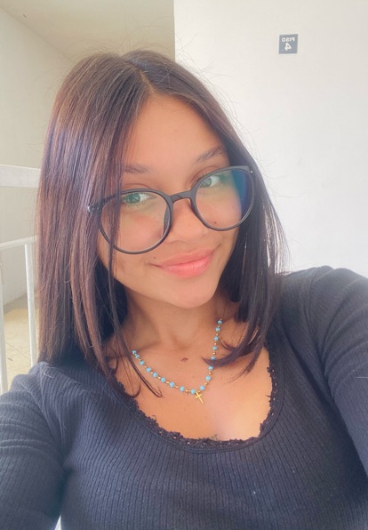 Lindsy from Venezuela, online on CallMeChat