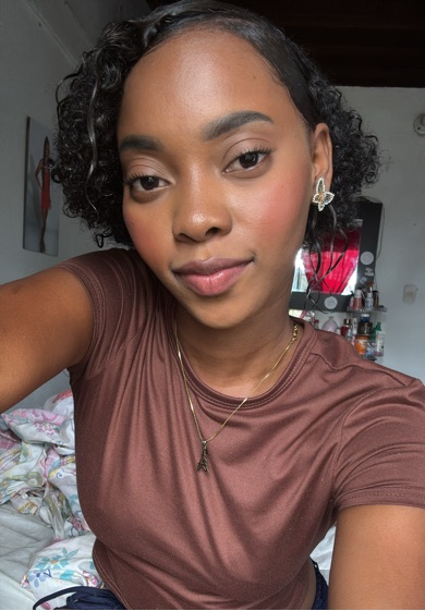 Celeste from Colombia, online on CallMeChat
