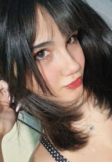 Rubi from Venezuela on CallMeChat — random video calls from a phone browser
